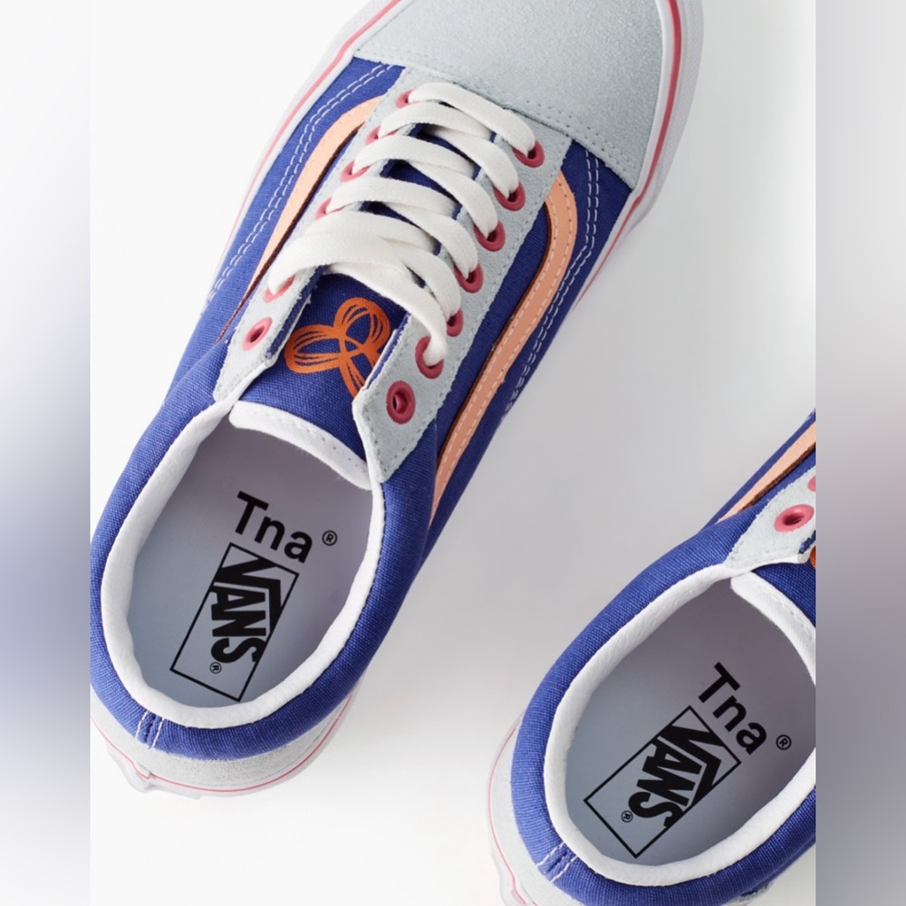 TNA Vans Old Skool - Picture 2 of 8
